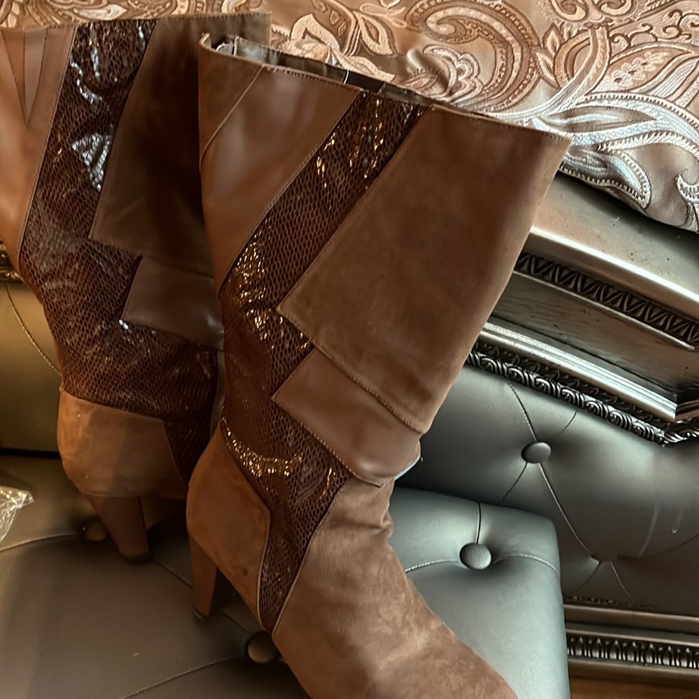 Boots - Picture 3 of 4